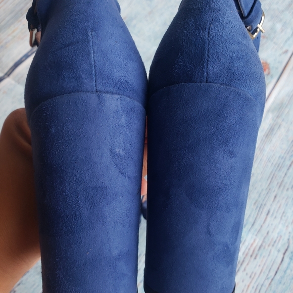 Stuart Weitzman Nearlynude Block-Heel Suede Sandals - Picture 5 of 7